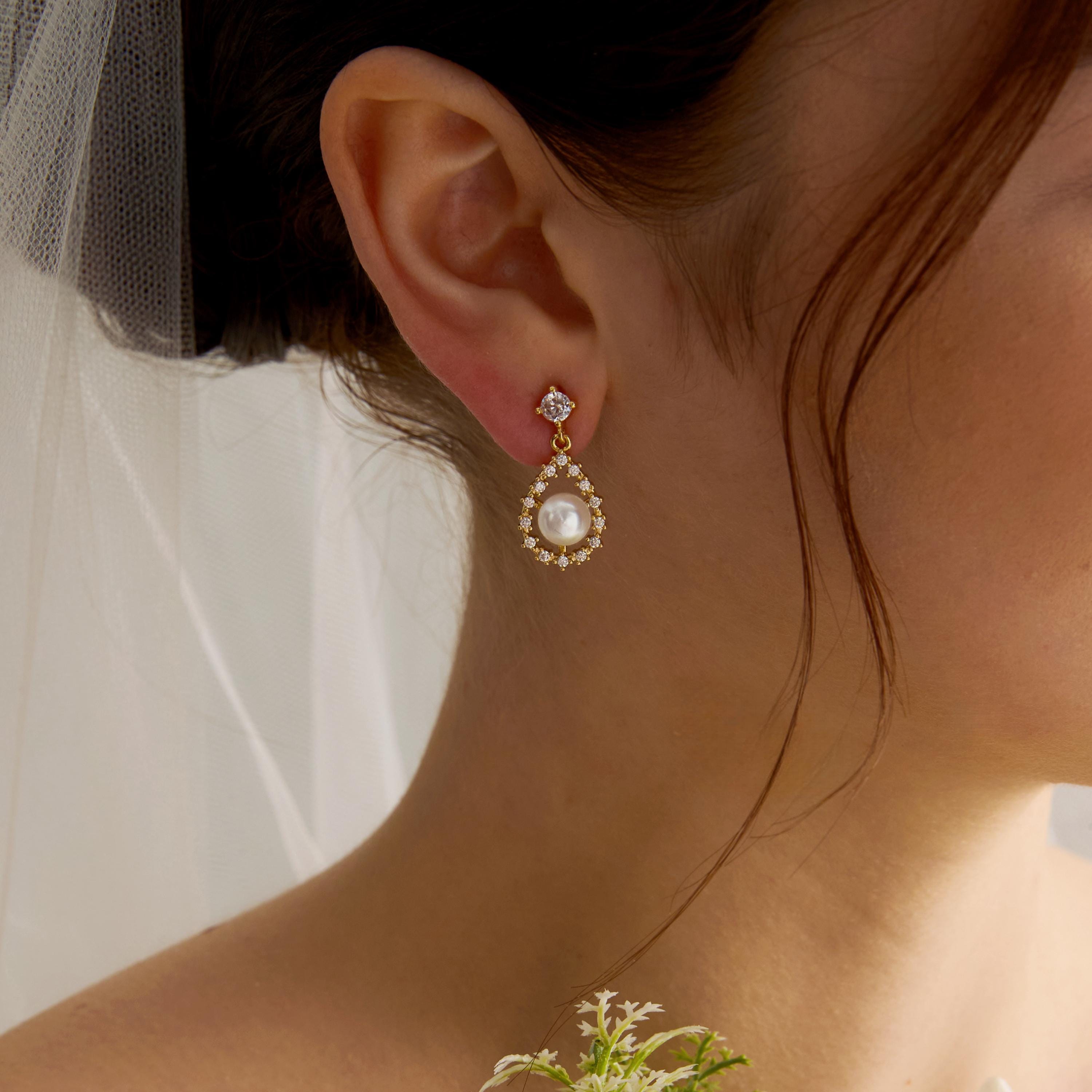 EcloraTreasures Gold Freshwater Pearl and Crystal Drop Earrings