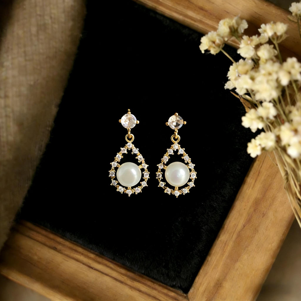 EcloraTreasures Freshwater Pearl and Crystal Drop Earrings 7mm