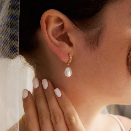 EcloraTreasures Natural Freshwater Pearl Hoop Earrings Gold 6mm
