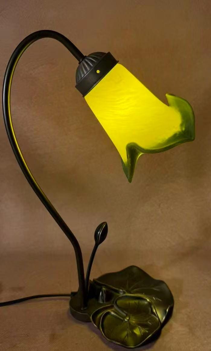 Vintage Art Nouveau Lily Table Lamp French Pâte de Verre Shades