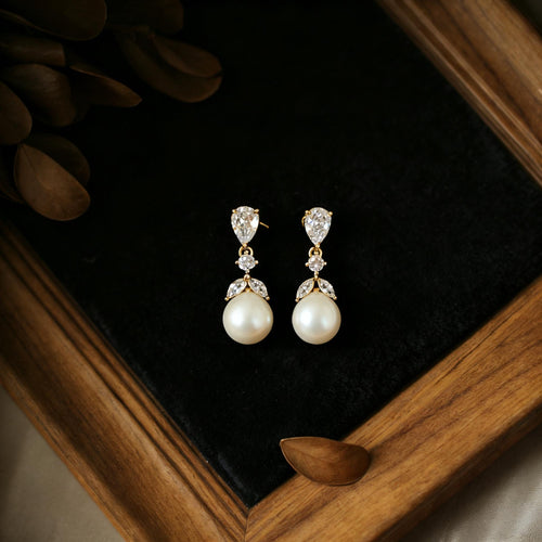 EcloraTreasures Crystal Leaf Freshwater Pearl Drop Earrings 7mm