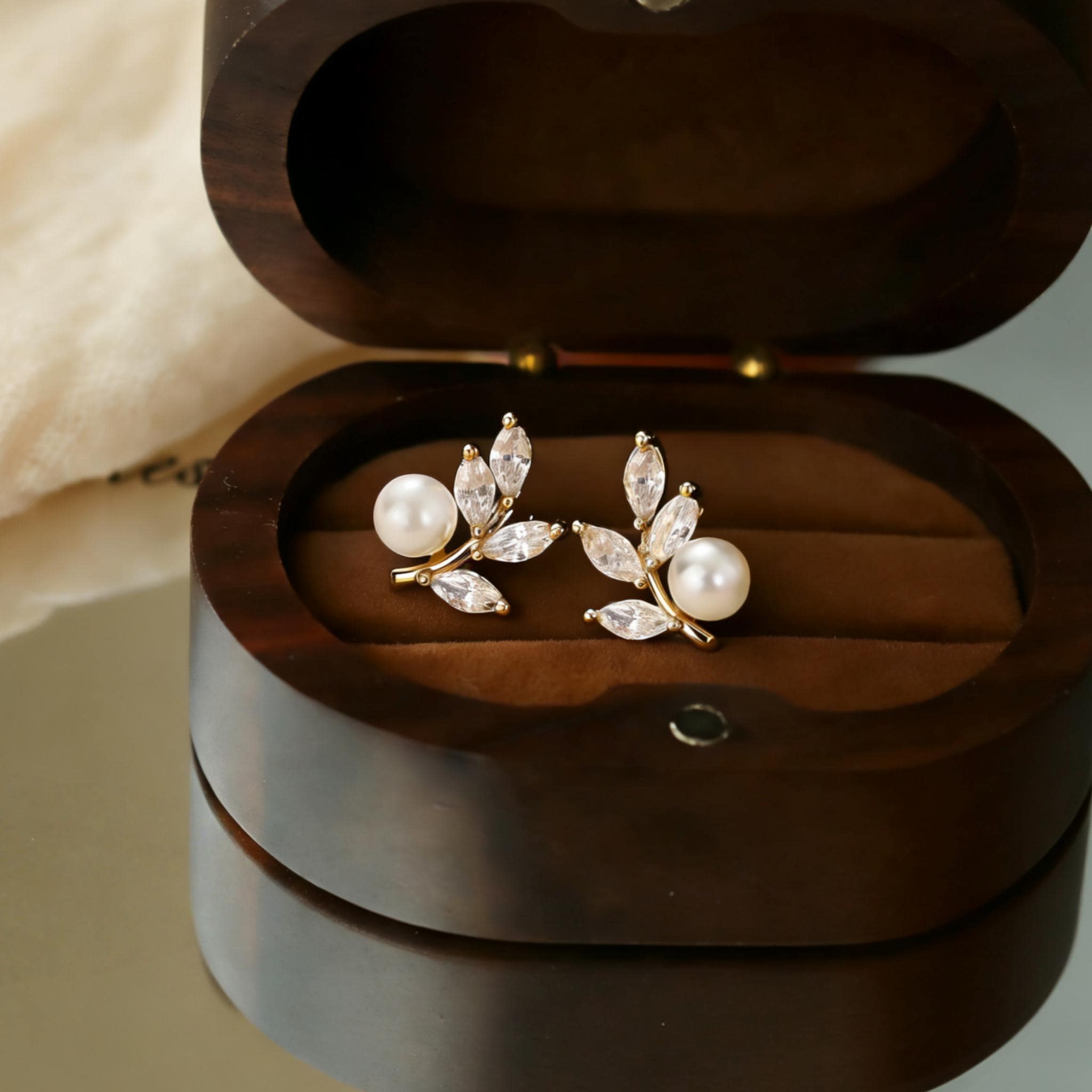 Freshwater Pearl Leaf Stud Earrings Crystal Design Gold Tone