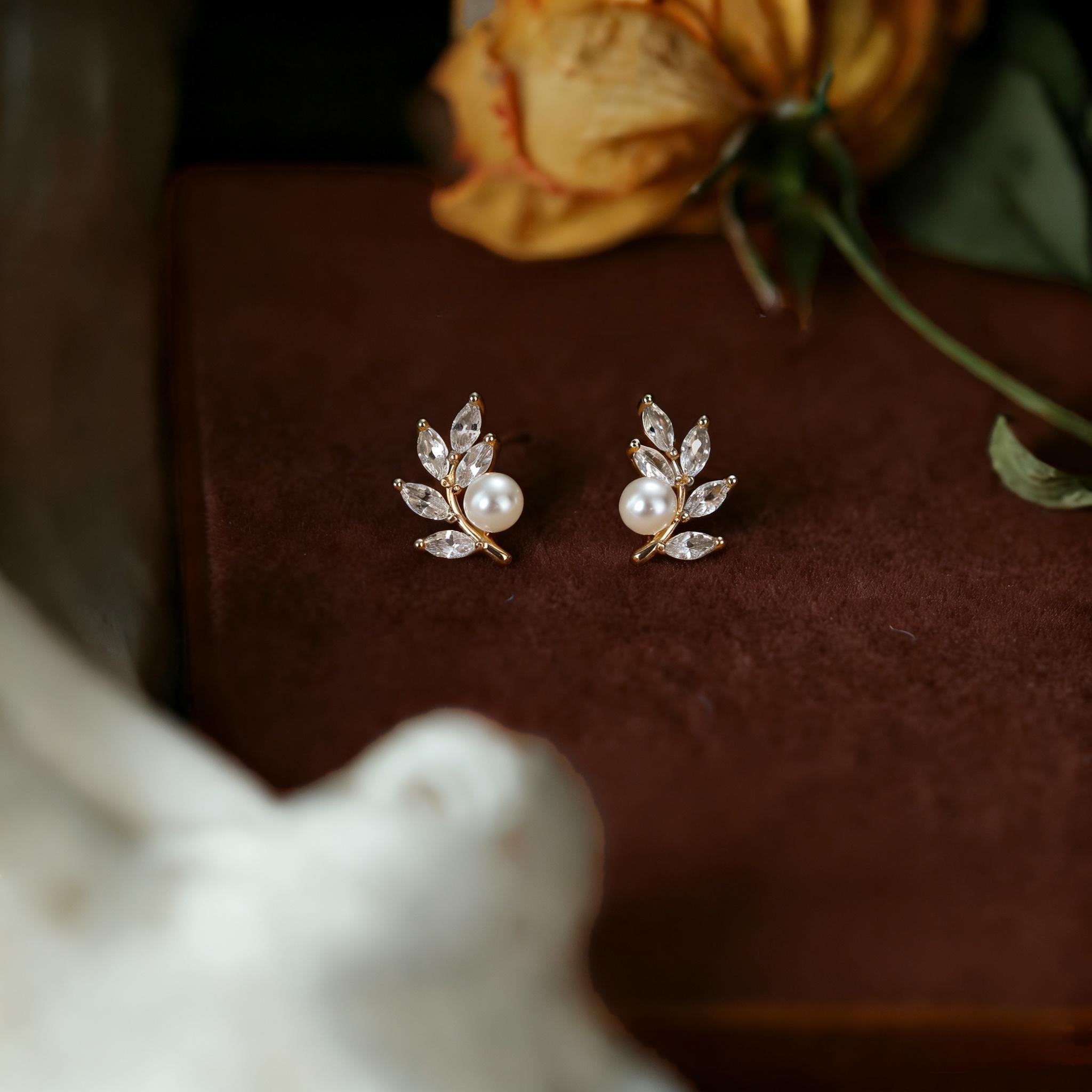 Freshwater Pearl Leaf Stud Earrings Crystal Design Gold Tone