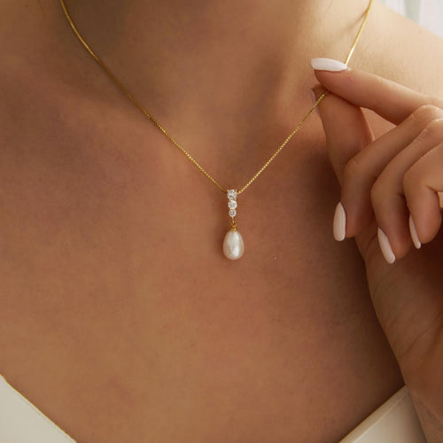 EcloraTreasures Freshwater Pearl Necklace And Earring Set With CZ Diamond