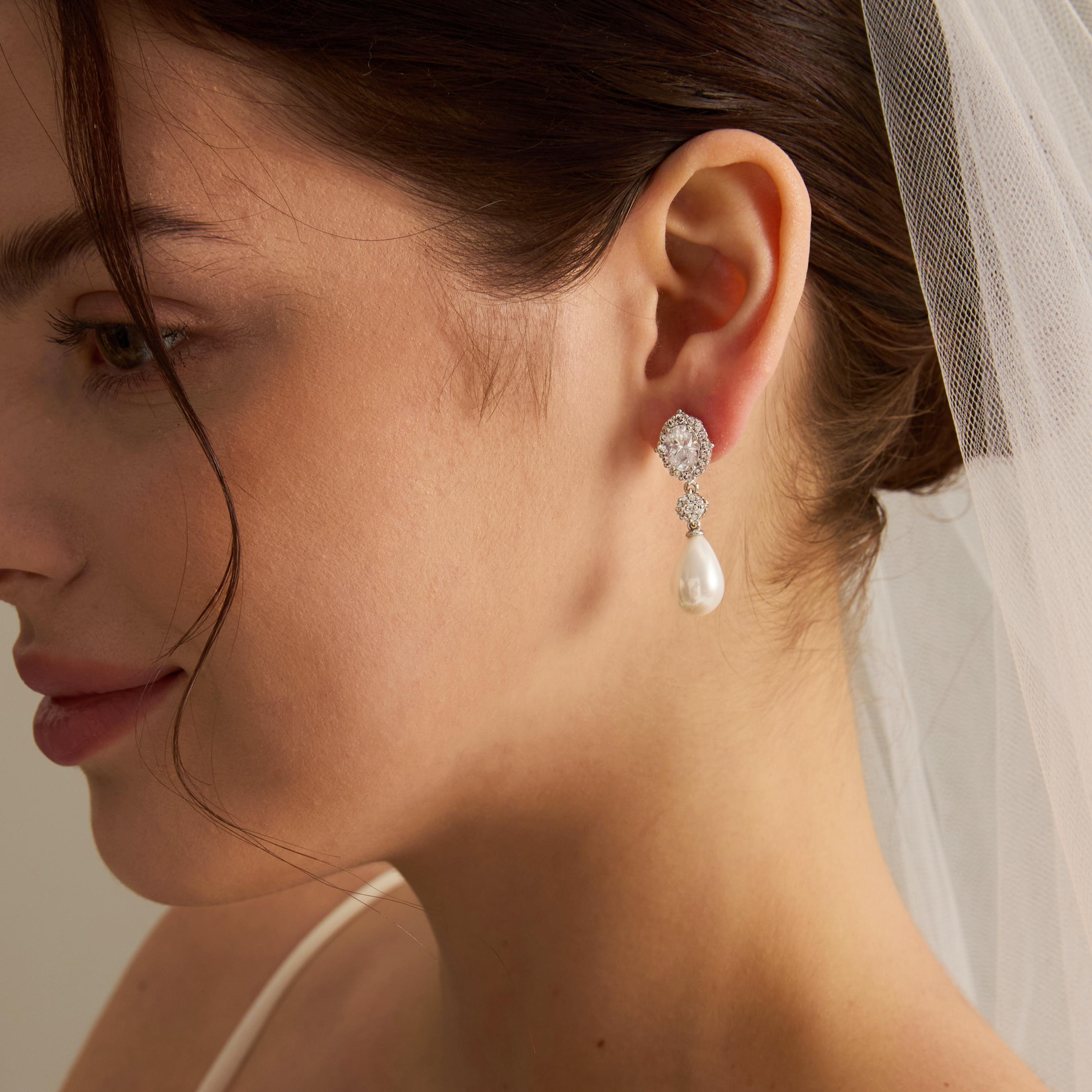 EcloraTreasures Minimalist Bridal Pearl and Crystal Drop Earrings