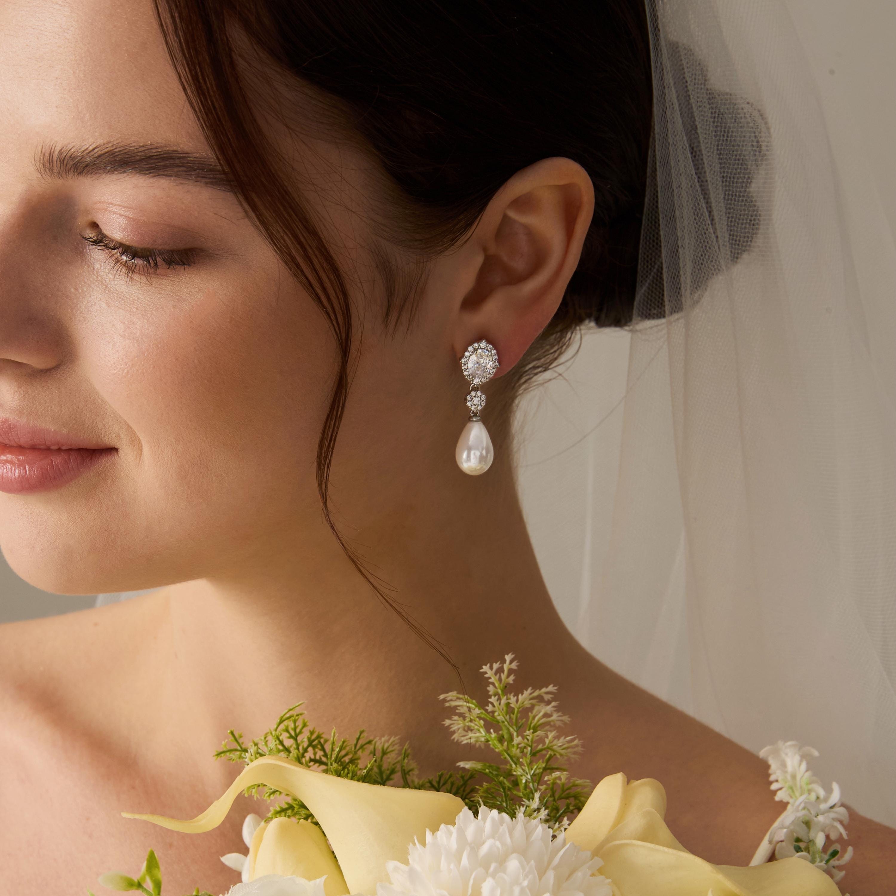 EcloraTreasures Minimalist Bridal Pearl and Crystal Drop Earrings