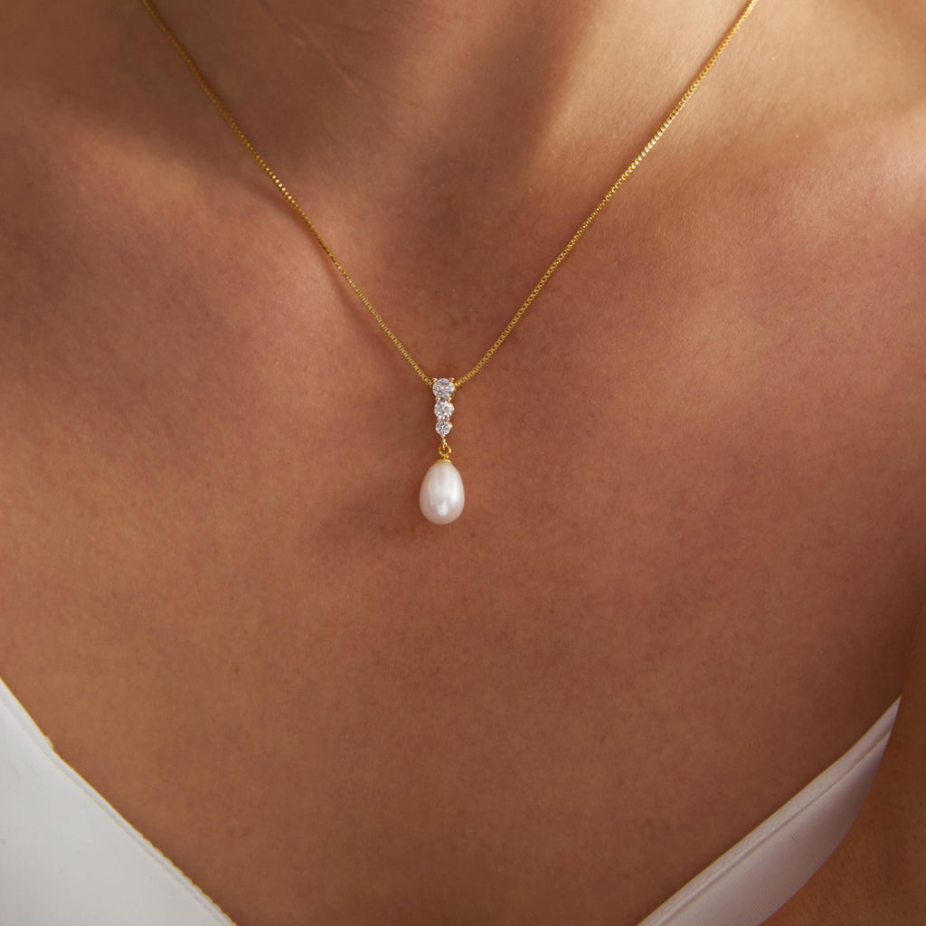 EcloraTreasures Freshwater Pearl Necklace And Earring Set With CZ Diamond