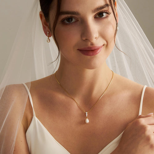 EcloraTreasures Freshwater Pearl Necklace And Earring Set With CZ Diamond