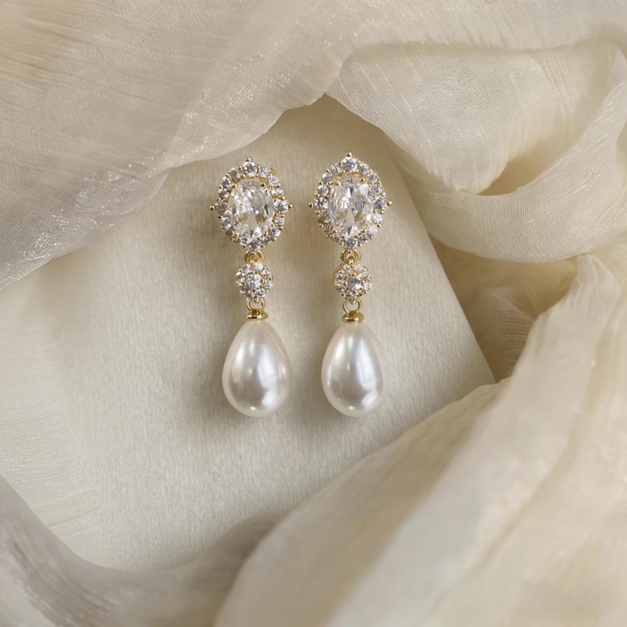 EcloraTreasures Minimalist Bridal Pearl and Crystal Drop Earrings