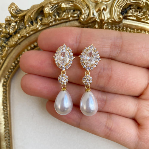 EcloraTreasures Minimalist Bridal Pearl and Crystal Drop Earrings