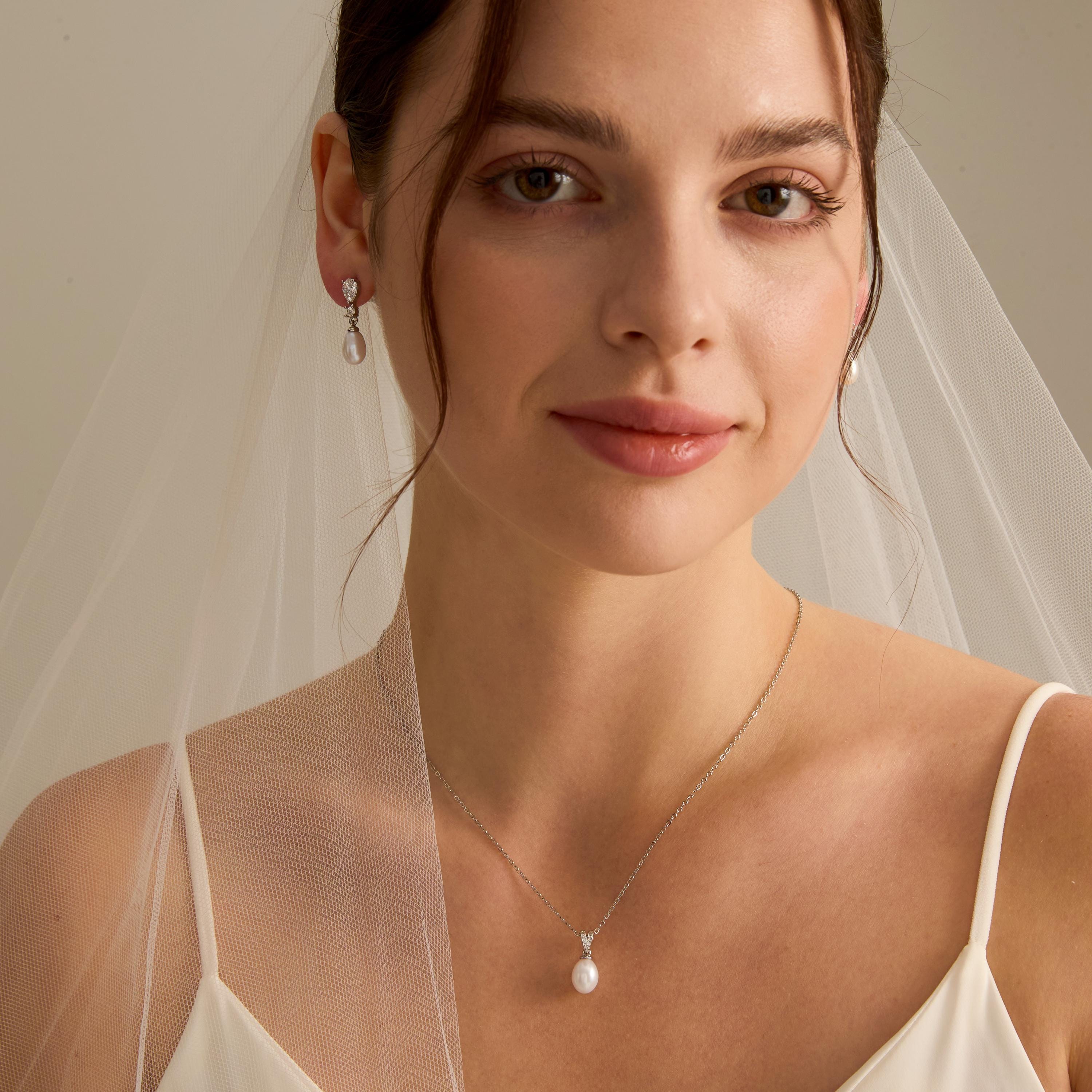 EcloraTreasures Natural Freshwater Pearl Drop Earrings Crystal Bridal