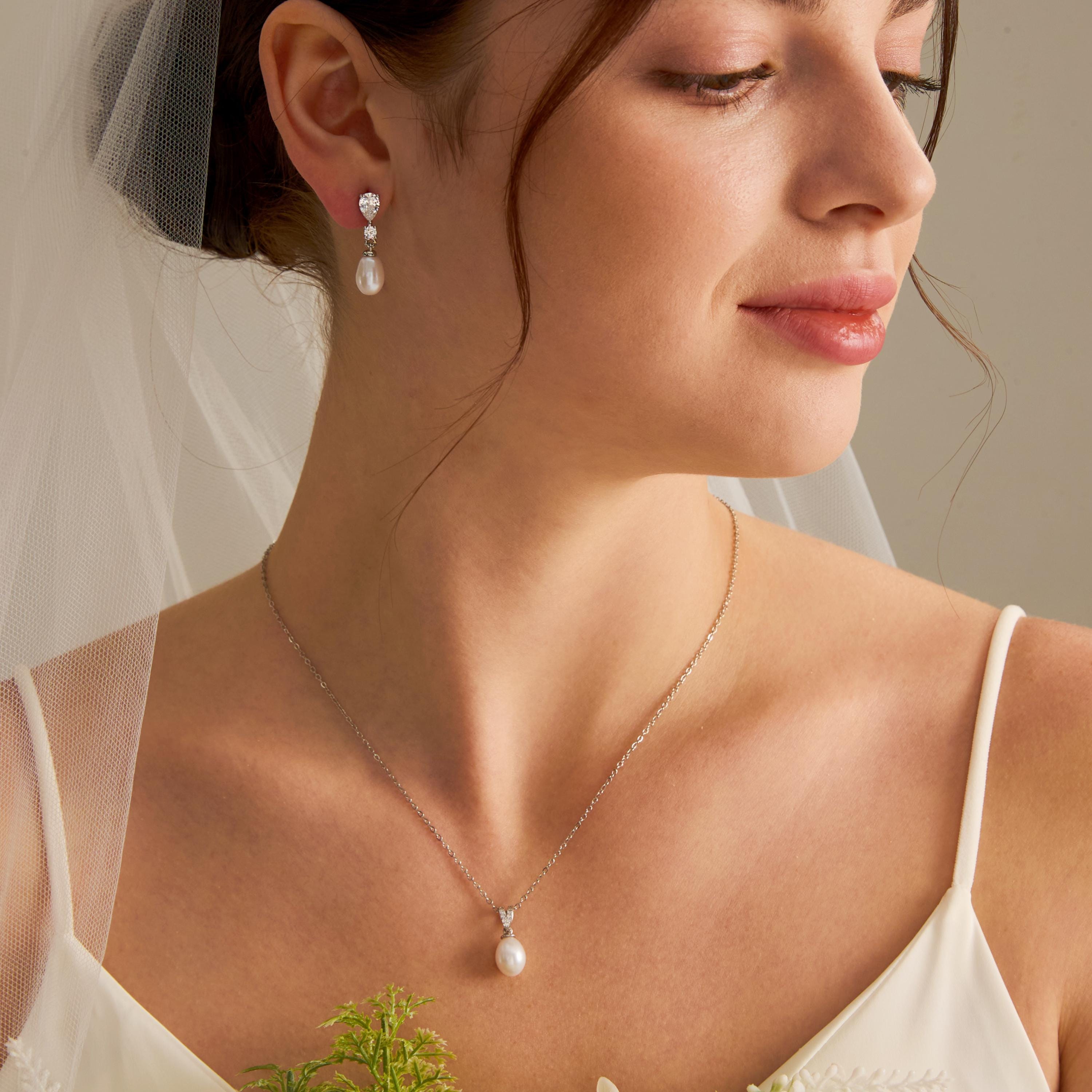 EcloraTreasures Natural Freshwater Pearl Drop Earrings Crystal Bridal