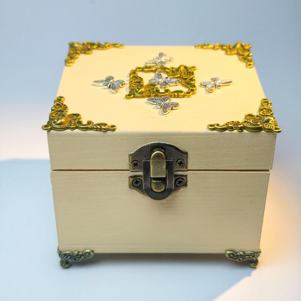Oryeia Real Butterfly Dried Flower Music Box With Amethyst Crystal, La La Land Melody