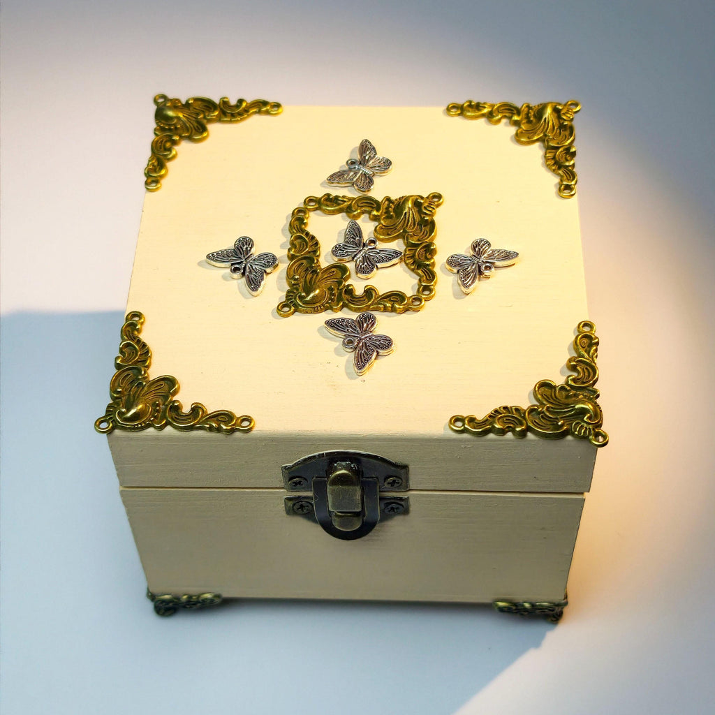 Oryeia Real Butterfly Dried Flower Music Box With Amethyst Crystal, La La Land Melody