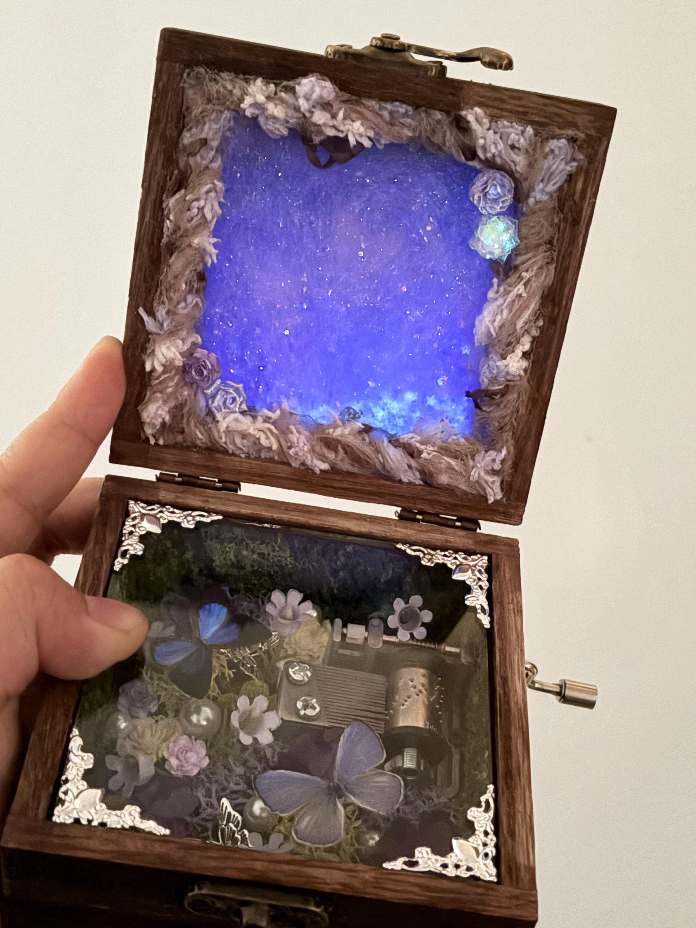 Oryeia Pure Handmade Glow-in-the-Dark Music Box Customizable Melody