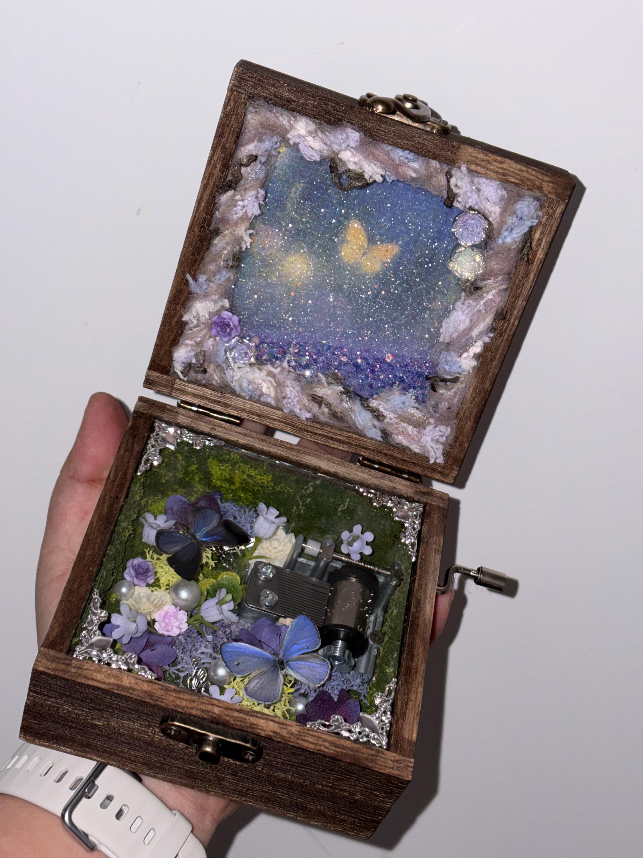 Oryeia Pure Handmade Glow-in-the-Dark Music Box Customizable Melody
