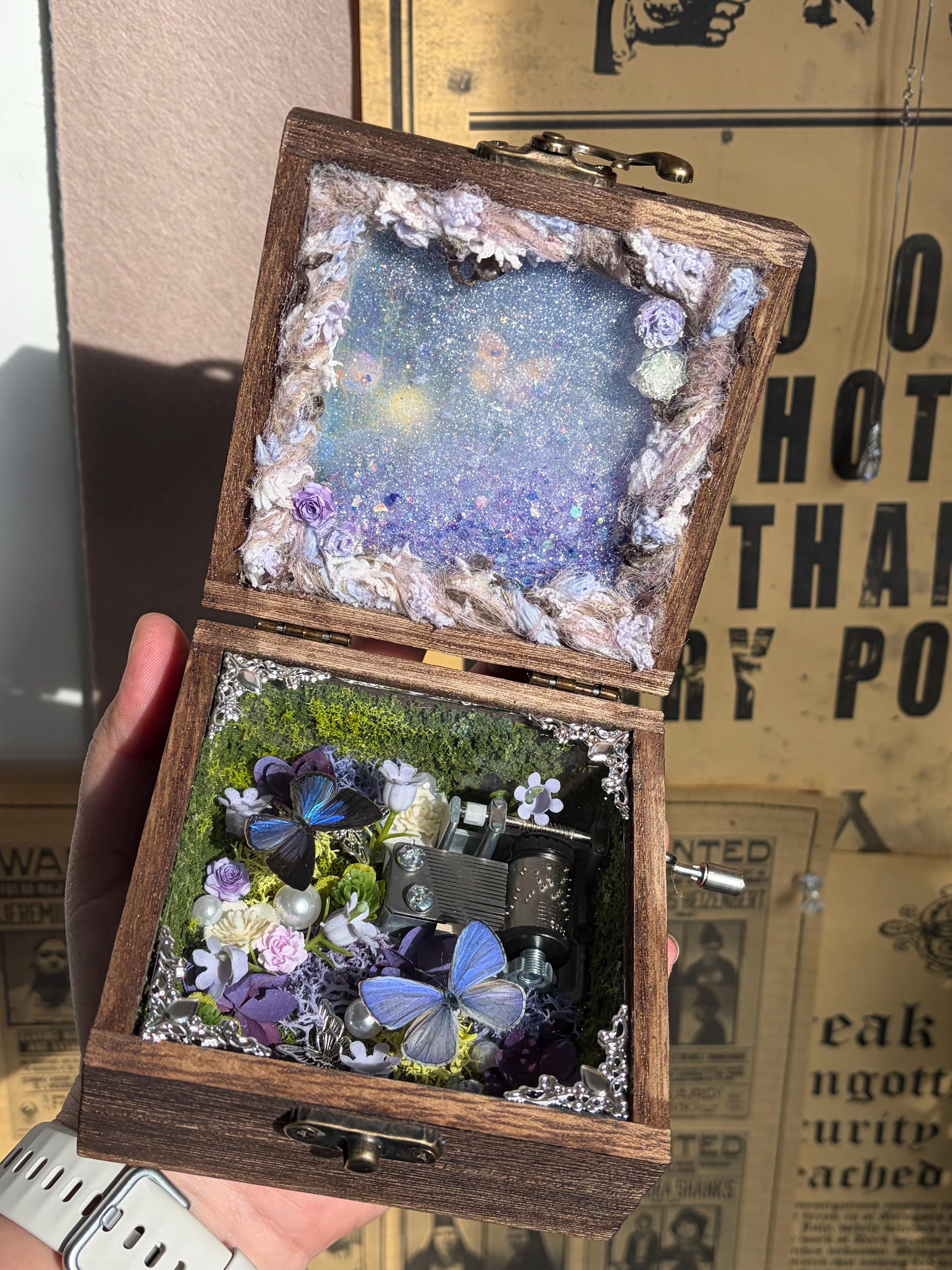 Oryeia Pure Handmade Glow-in-the-Dark Music Box Customizable Melody