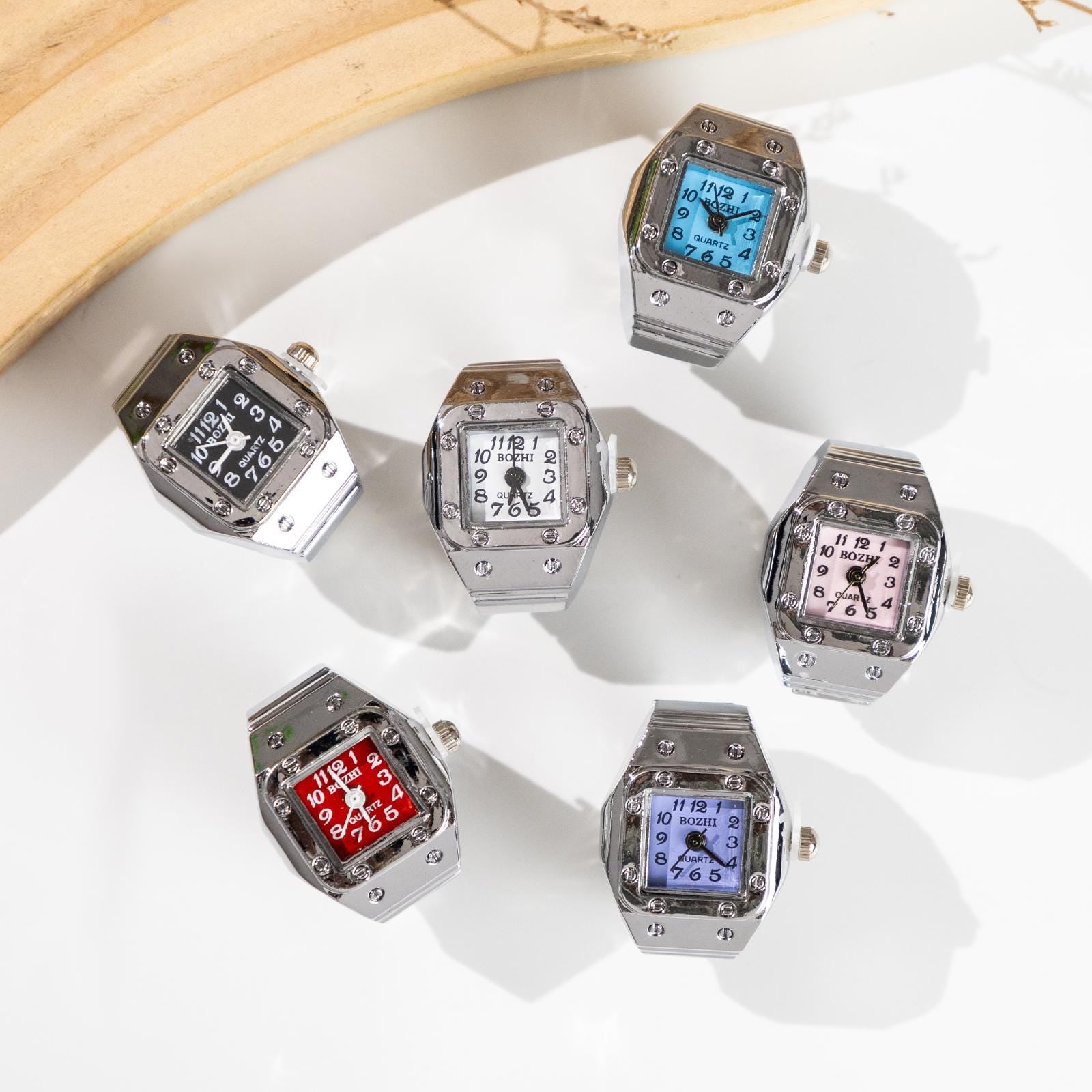 Oryeia Retro Square Rivet Quartz Ring Watch Adjustable Elastic Band