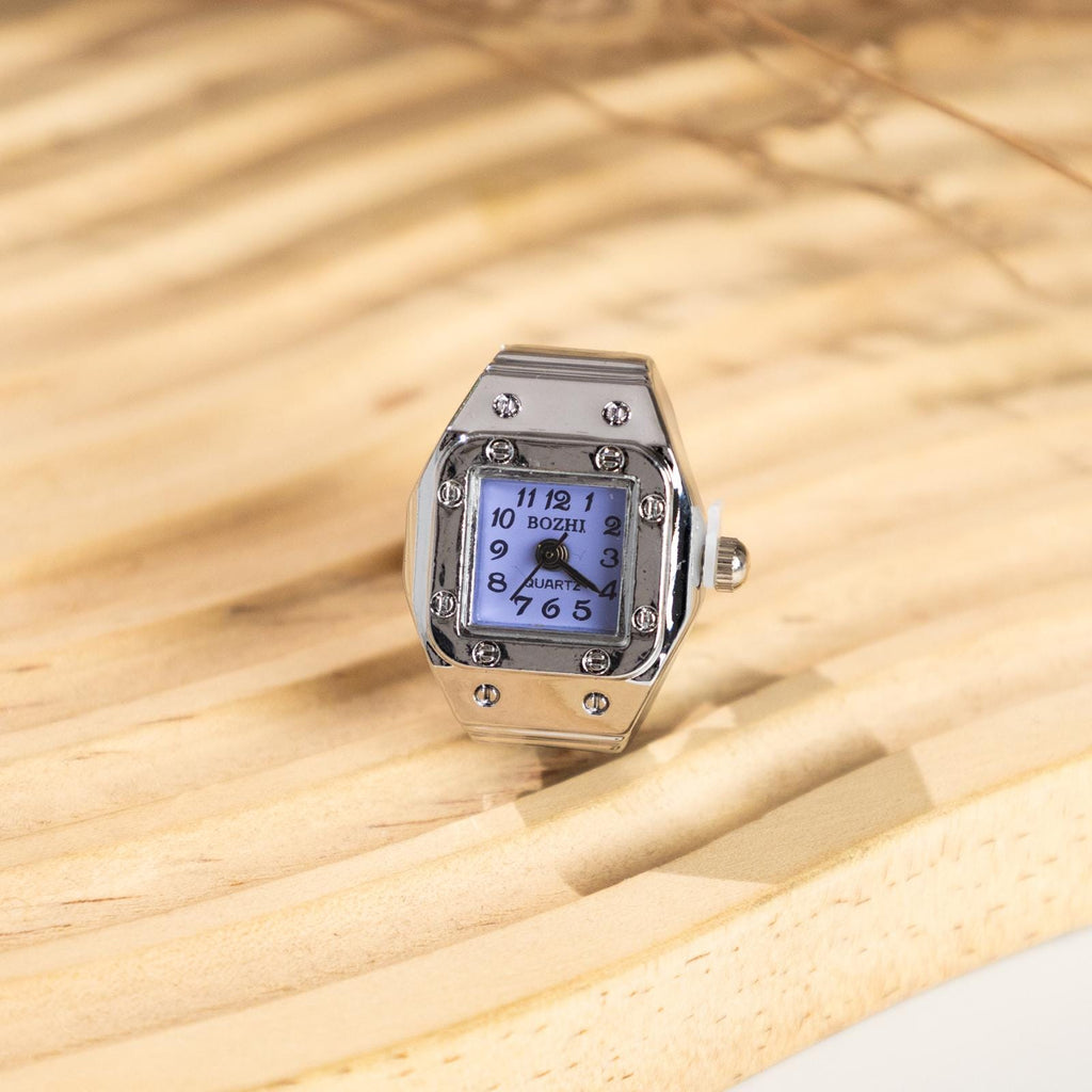 Oryeia Retro Square Rivet Quartz Ring Watch Adjustable Elastic Band
