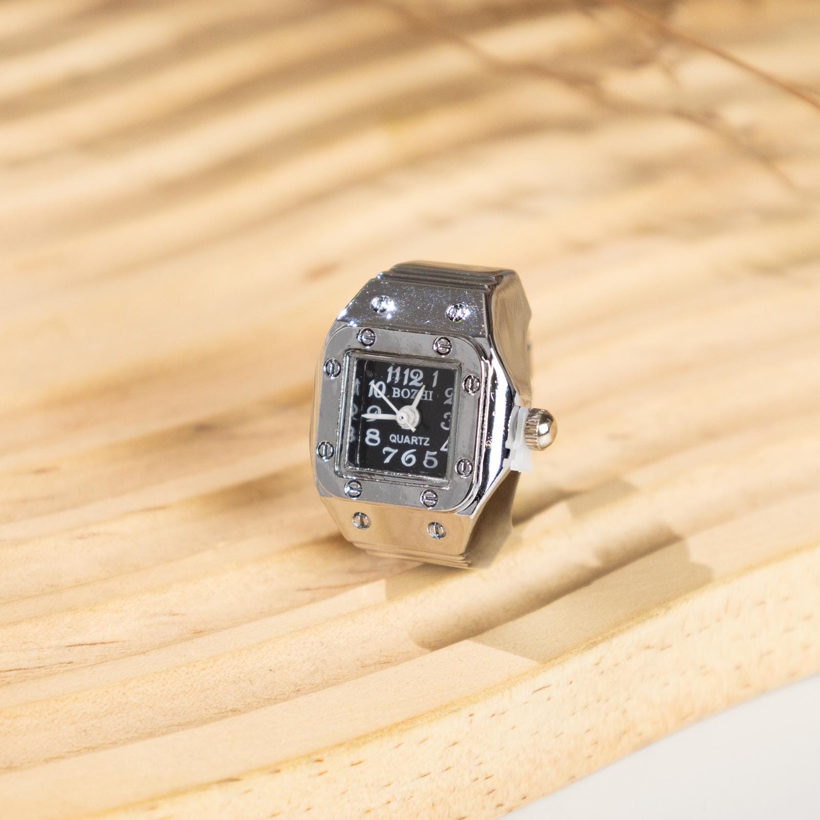 Oryeia Retro Square Rivet Quartz Ring Watch Adjustable Elastic Band