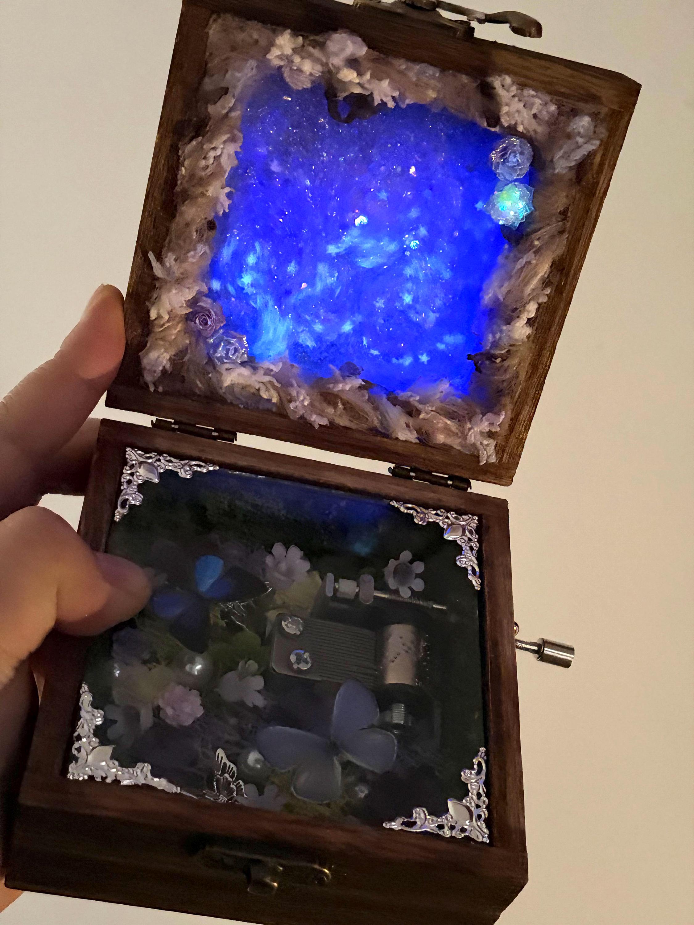 Oryeia Pure Handmade Glow-in-the-Dark Music Box Customizable Melody