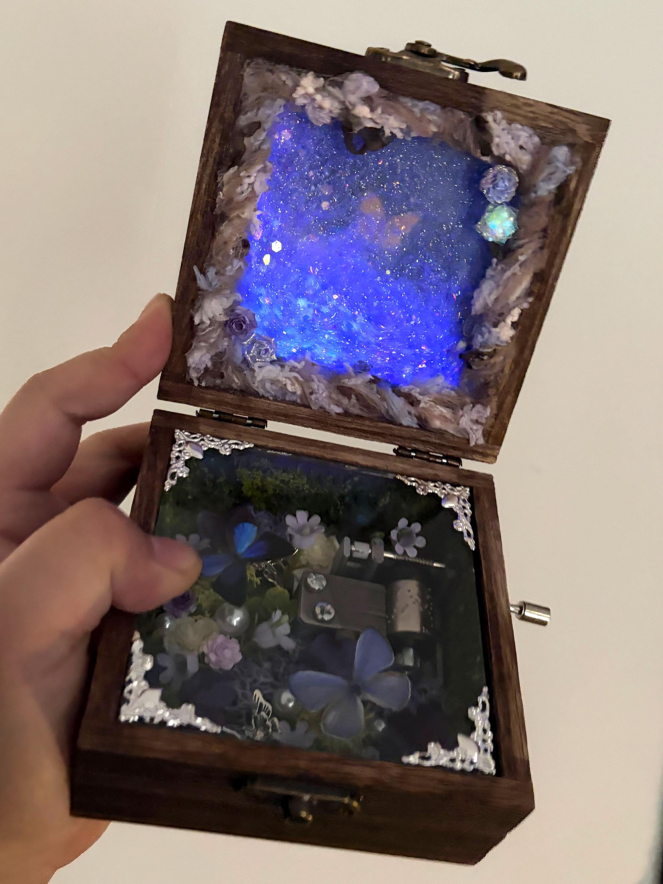 Oryeia Pure Handmade Glow-in-the-Dark Music Box Customizable Melody