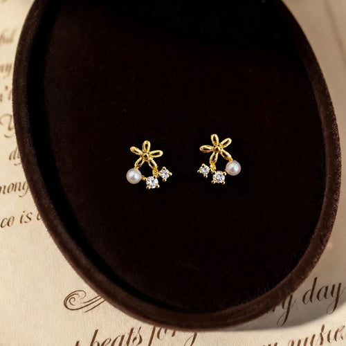 EcloraTreasures Diasy Flower Freshwater Pearl Stud Earrings Gold