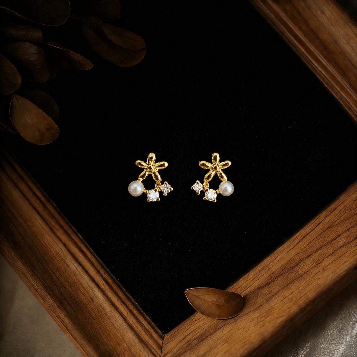 EcloraTreasures Diasy Flower Freshwater Pearl Stud Earrings Gold