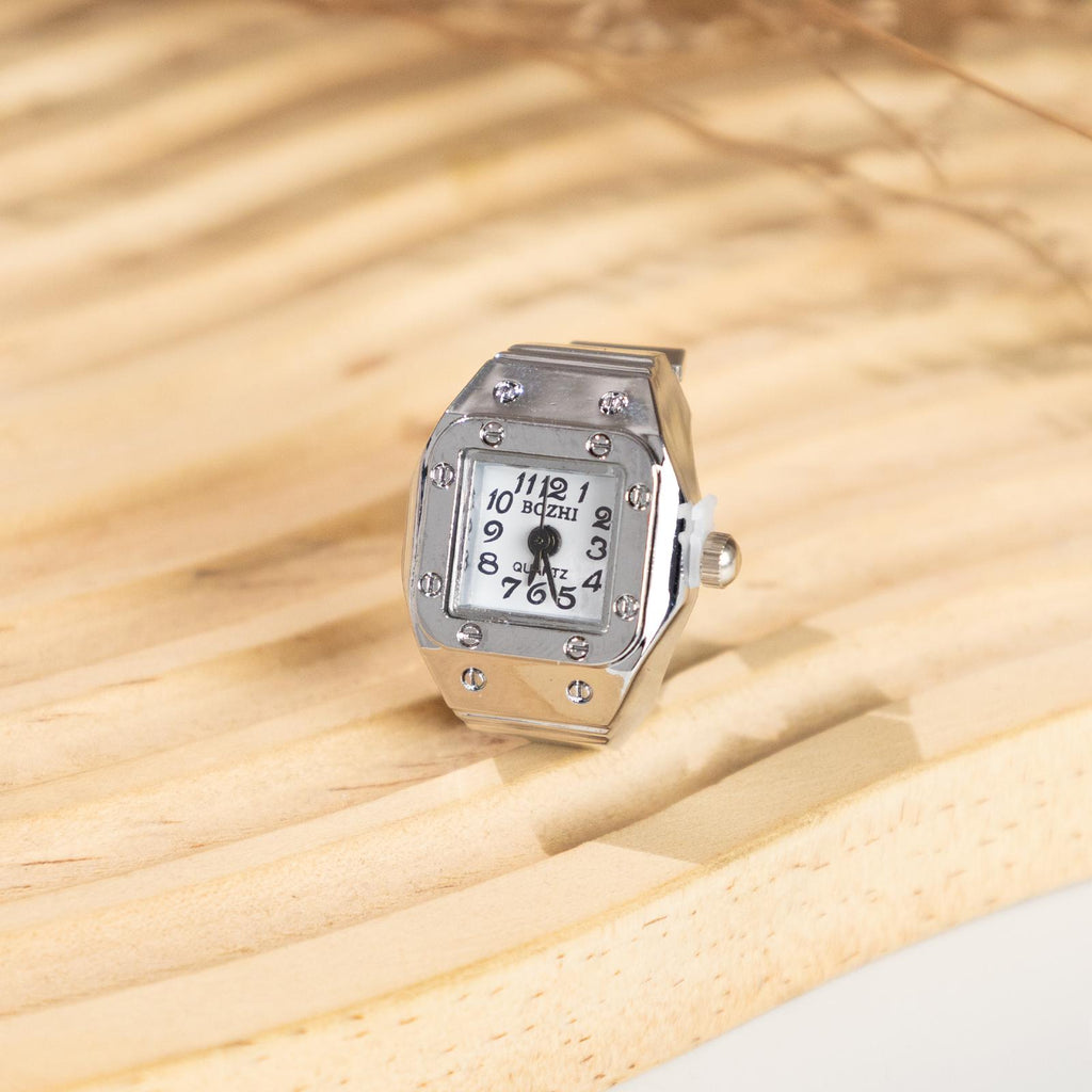 Oryeia Retro Square Rivet Quartz Ring Watch Adjustable Elastic Band