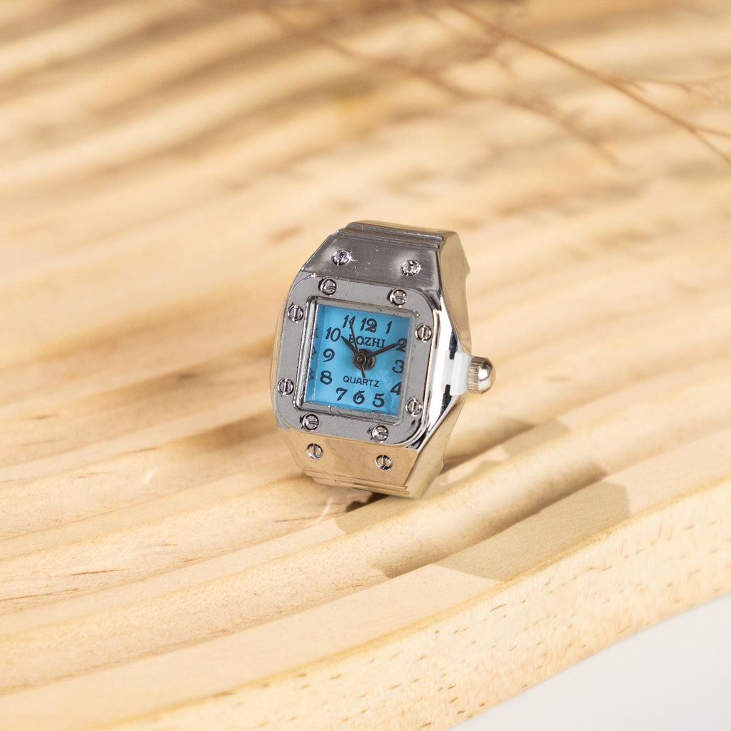 Oryeia Retro Square Rivet Quartz Ring Watch Adjustable Elastic Band