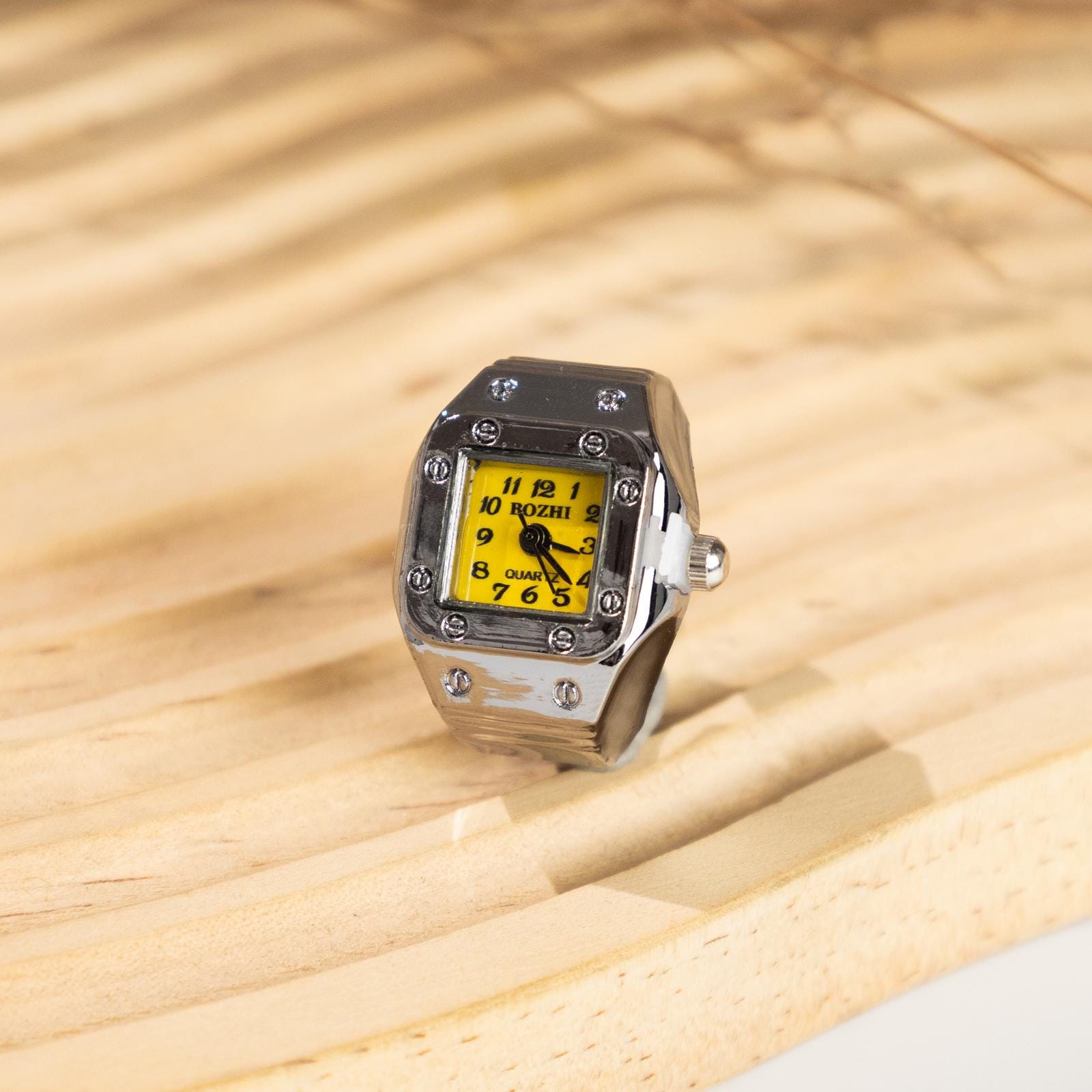 Oryeia Retro Square Rivet Quartz Ring Watch Adjustable Elastic Band