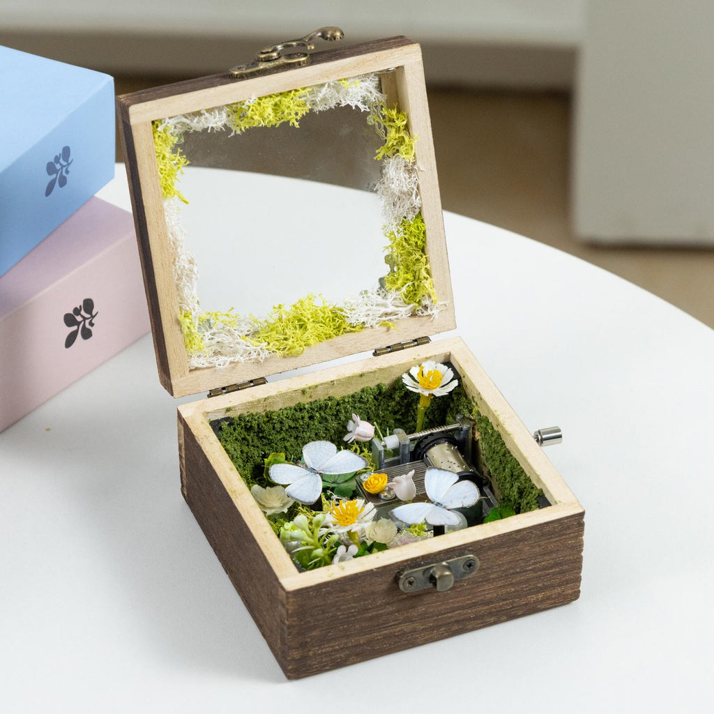 Oryeia Vintage Wooden Butterfly Crank Music Box Customizable Song