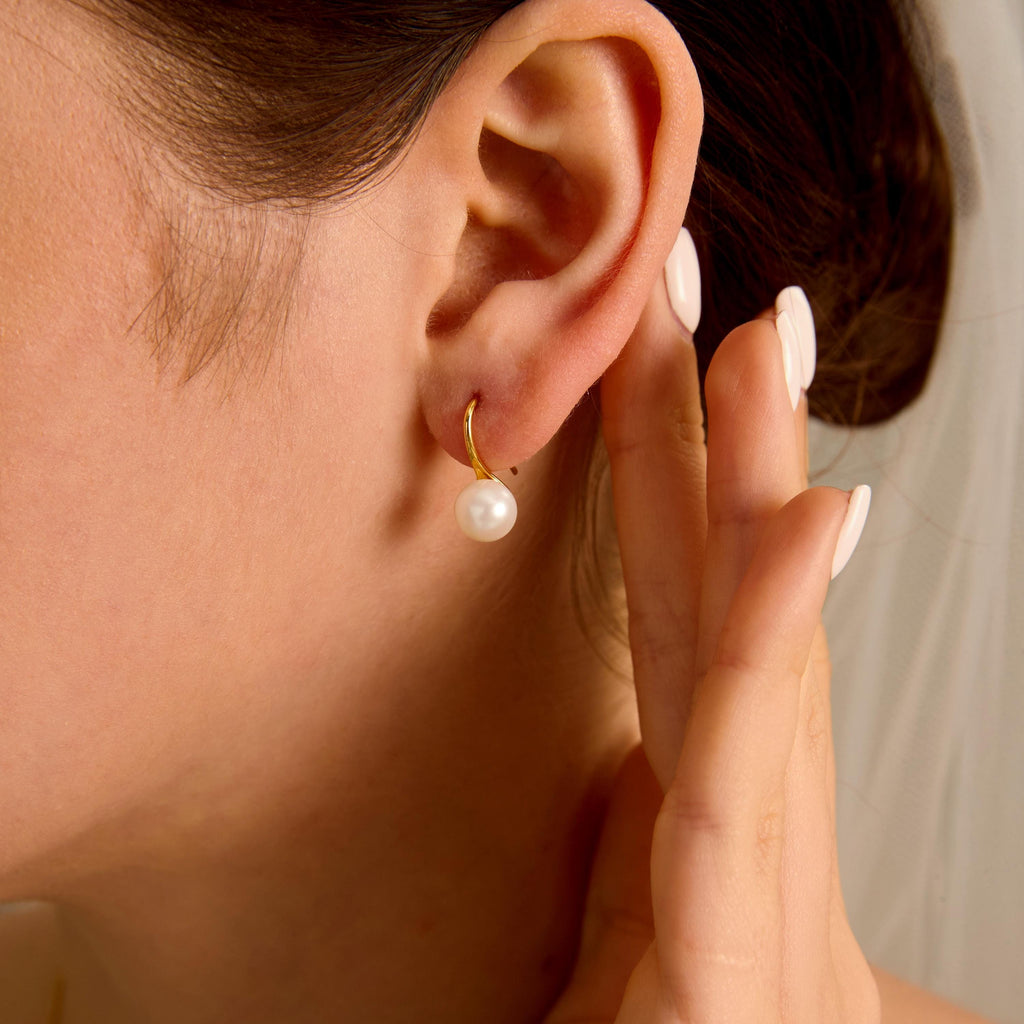 EcloraTreasures Natural Freshwater Pearl Hook Earrings 5-6mm Gold