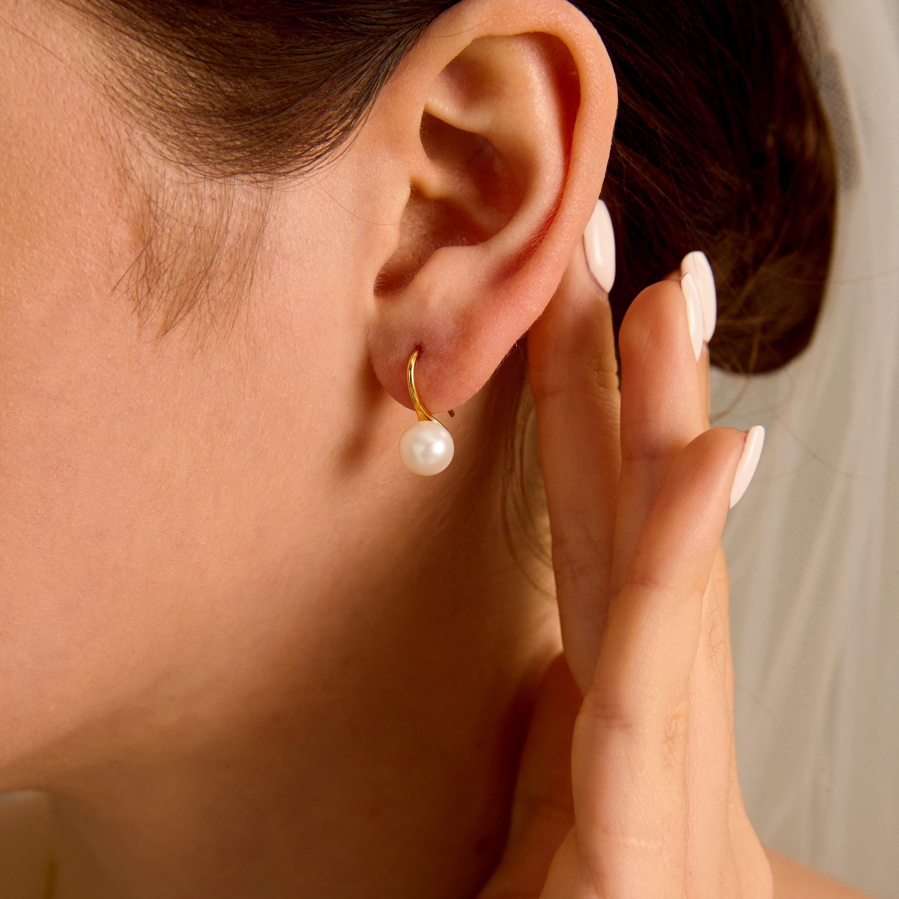 EcloraTreasures Natural Freshwater Pearl Hook Earrings 5-6mm Gold