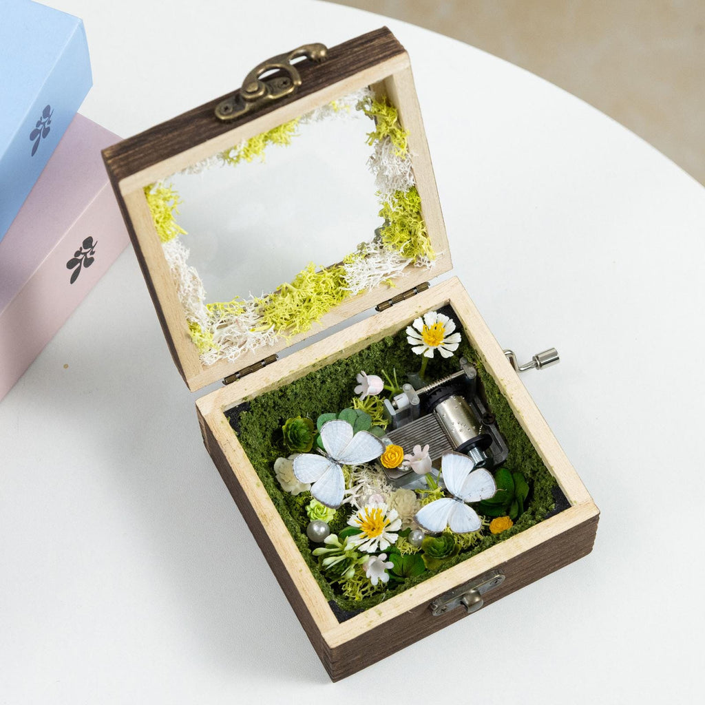 Oryeia Vintage Wooden Butterfly Crank Music Box Customizable Song