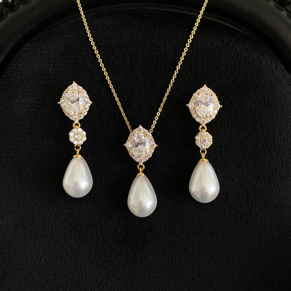 EcloraTreasures Freshwater Pearl and Crystal Bridal Drop Earrings
