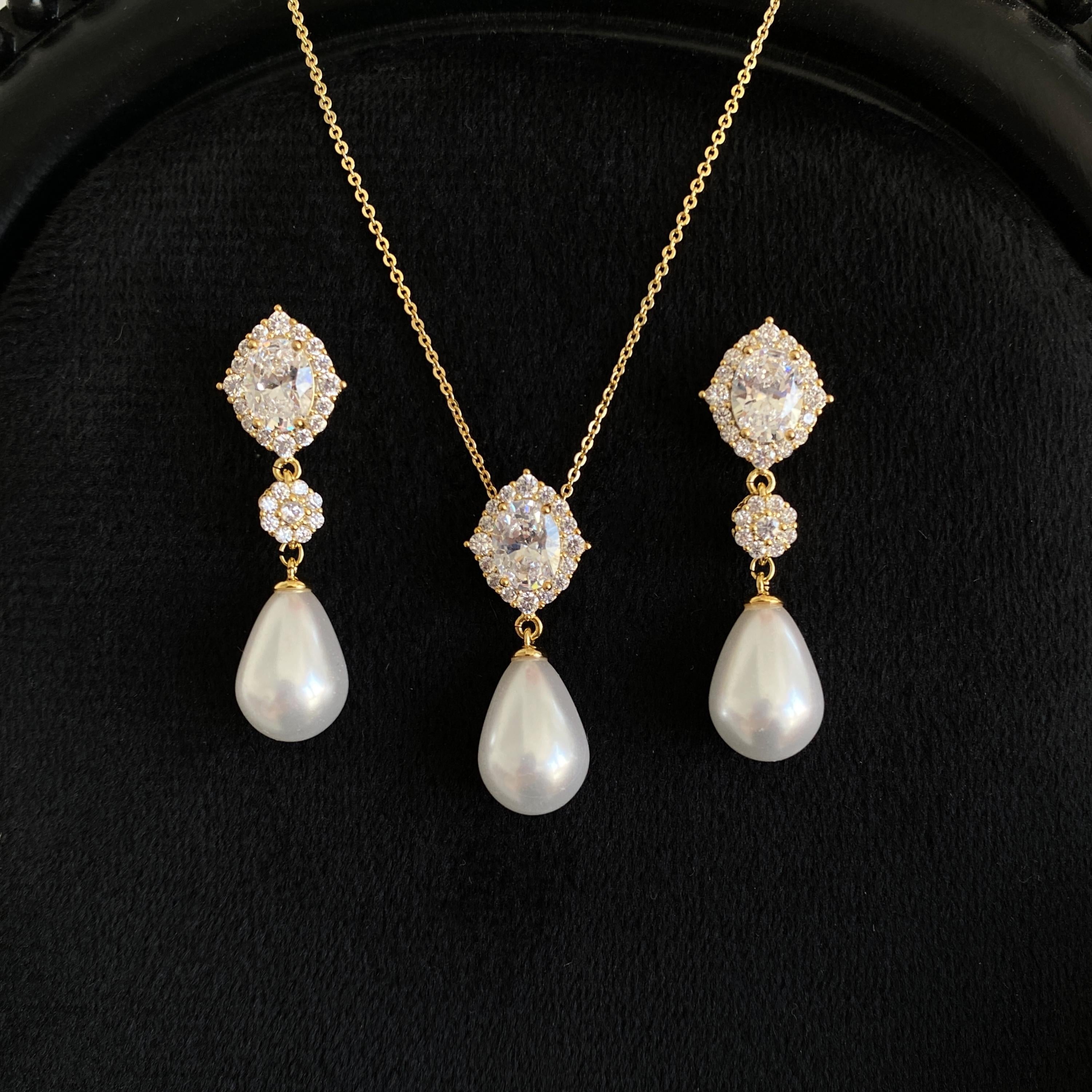 EcloraTreasures Freshwater Pearl and Crystal Bridal Drop Earrings